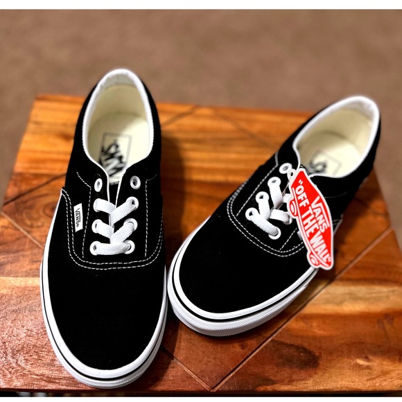 Vans Era Unisex Sneakers Black White Low Top Canvas Shoes Size 5 Women  NWT - Picture 2 of 14